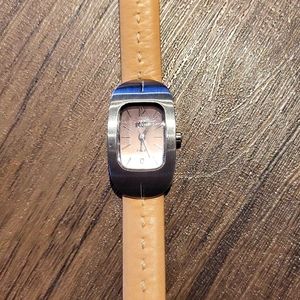 Roots l watch l light beige or soft pink leather band l new condition
